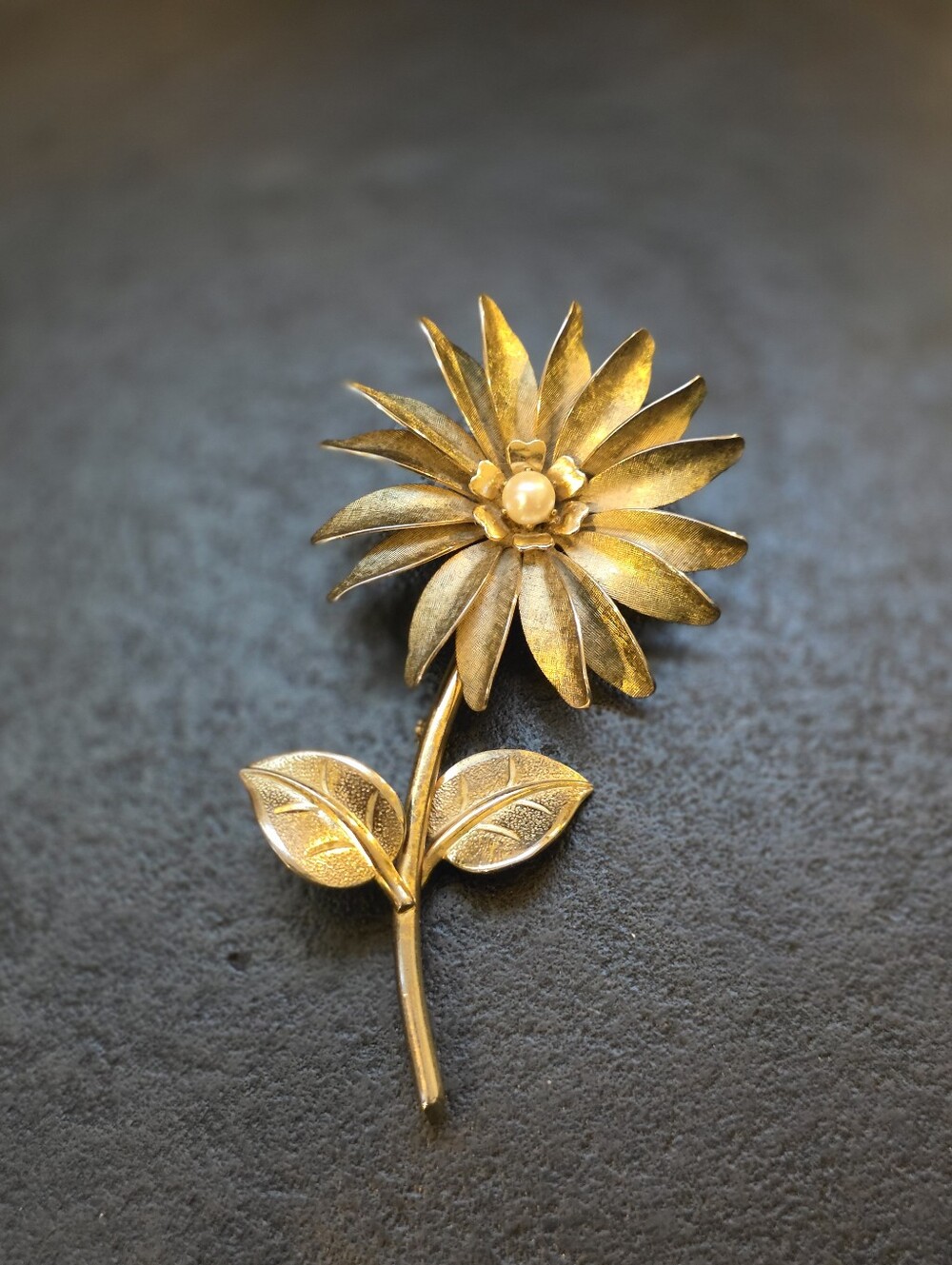 Vintage Mid-Century Gold Tone Floral Brooch | Faux Pearl Center | Circa 1960s - Picture 4 of 9